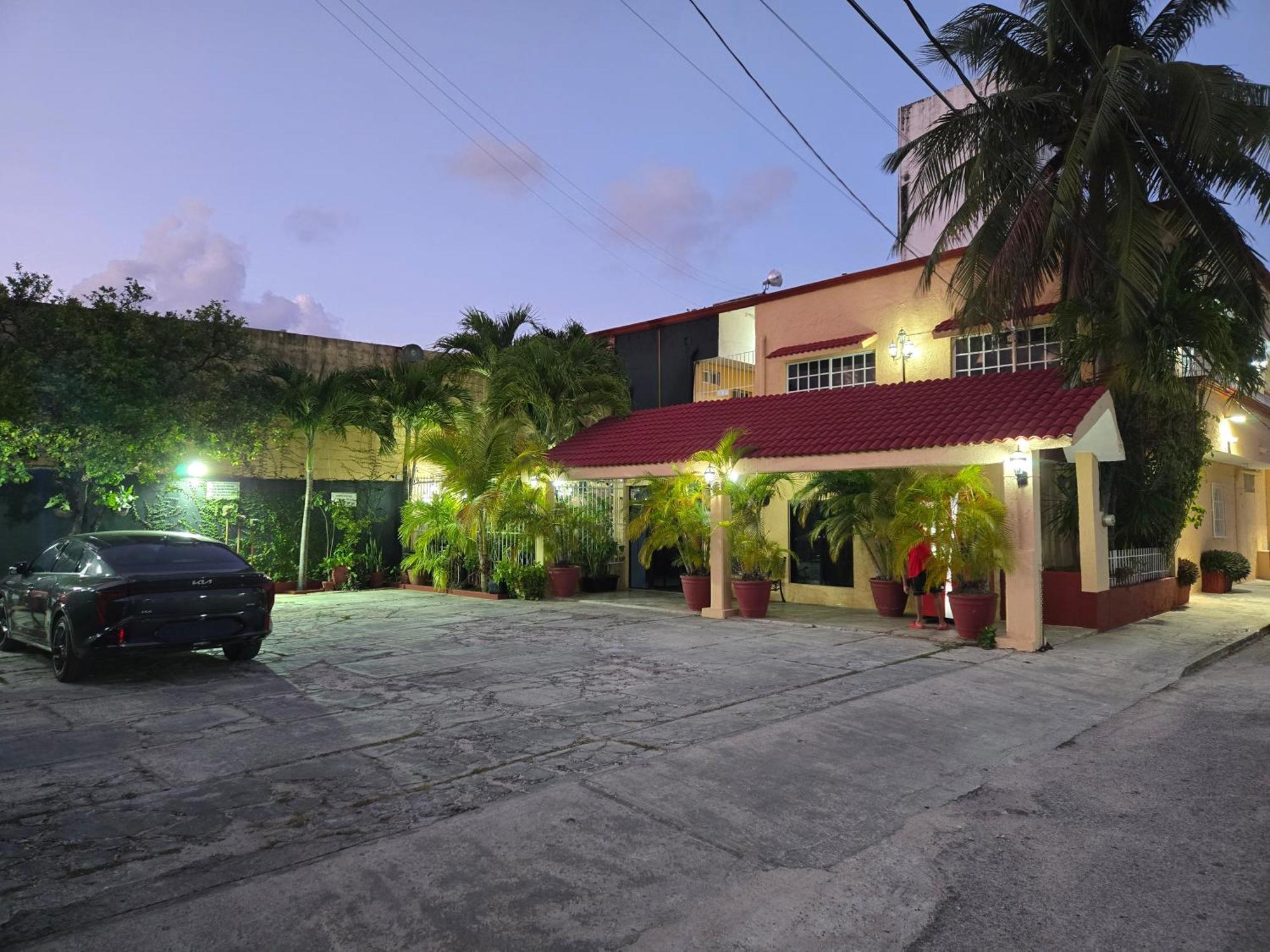 Hotel Posada Marcas Cancun Exterior photo